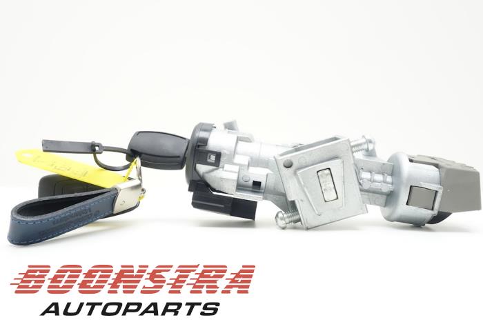 Używane Stacyjka + Kluczyk Ford Focus 3 Wagon 1.0 Ti-VCT EcoBoost 12V 125 Cena € 44,25 Procedura marży oferowane przez Boonstra Autoparts