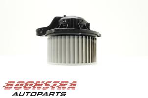 Used Heating and ventilation fan motor Kia Carens IV (RP) 1.6 GDI 16V Price € 36,75 Margin scheme offered by Boonstra Autoparts