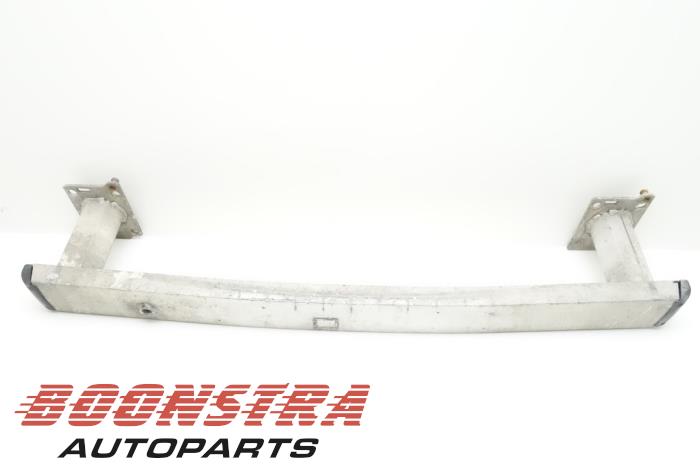 Front bumper frame from a Peugeot Expert (G9) 2.0 HDi 120 2010