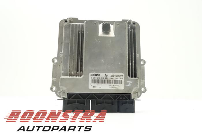 Used Engine management computer Renault Trafic New (FL) 2.0 dCi 16V 115 Price € 135,22 Inclusive VAT offered by Boonstra Autoparts