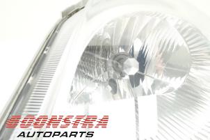 Used Headlight, left Opel Vivaro 2.0 CDTI 16V Price € 30,19 Inclusive VAT offered by Boonstra Autoparts