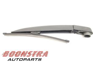 Used Rear wiper arm Renault Clio IV (5R) 1.2 16V Price € 24,95 Margin scheme offered by Boonstra Autoparts