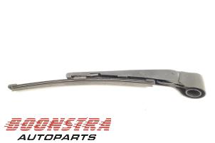 Used Rear wiper arm Mercedes A (W176) 1.5 A-180 CDI, A-180d 16V Price € 24,95 Margin scheme offered by Boonstra Autoparts