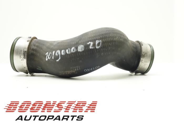 Gebrauchte Intercooler Schlauch Volkswagen Multivan T5 (7E/7HC/7HF/7HM) 1.9 TDi Preis € 30,19 Mit Mehrwertsteuer angeboten von Boonstra Autoparts