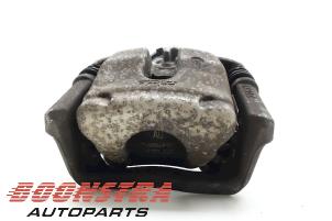 Used Front brake calliper, left Mercedes A (W176) 1.5 A-180 CDI, A-180d 16V Price € 66,75 Margin scheme offered by Boonstra Autoparts