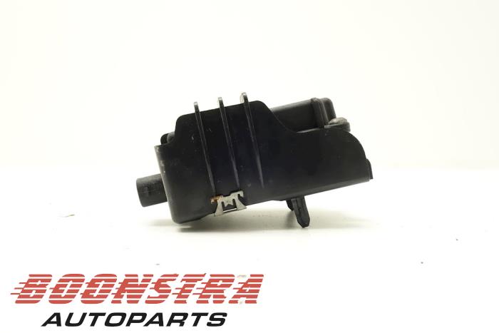 Usagé Divers Tesla Model S 85 Prix € 199,00 Règlement à la marge proposé par Boonstra Autoparts