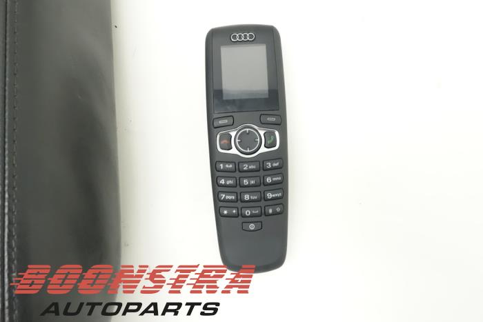 Phone from a Audi A8 (D4) 4.2 TDI V8 32V Quattro 2010