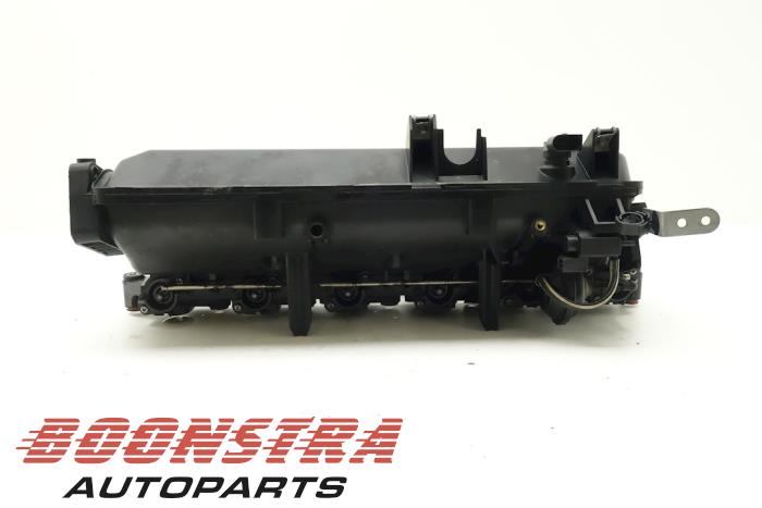 Intake manifold from a BMW 5 serie Touring (E61) 525d 24V 2004