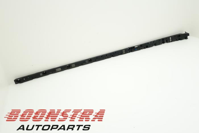 Używane Antena Tesla Model X P100D Cena € 24,95 Procedura marży oferowane przez Boonstra Autoparts