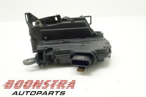 Used Front door lock mechanism 4-door, right Renault Clio IV (5R) 0.9 Energy TCE 90 12V Price € 29,95 Margin scheme offered by Boonstra Autoparts