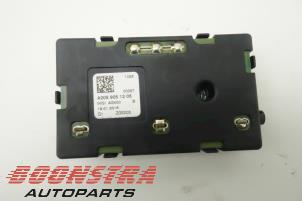 Usados Amplificador de antena Mercedes C Estate (S205) C-450 AMG Sport 3.0 V6 24V Turbo 4-Matic Precio € 24,95 Norma de margen ofrecido por Boonstra Autoparts