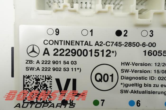 Central door locking module from a Mercedes-Benz C Estate (S205) C-450 AMG Sport 3.0 V6 24V Turbo 4-Matic 2016