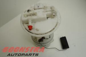 Used Electric fuel pump Renault Clio IV (5R) 1.2 16V Price € 44,25 Margin scheme offered by Boonstra Autoparts
