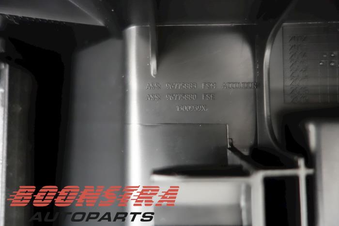 Console centrale d'un Peugeot 308 (L3/L8/LB/LH/LP) 1.6 BlueHDi 100 2016