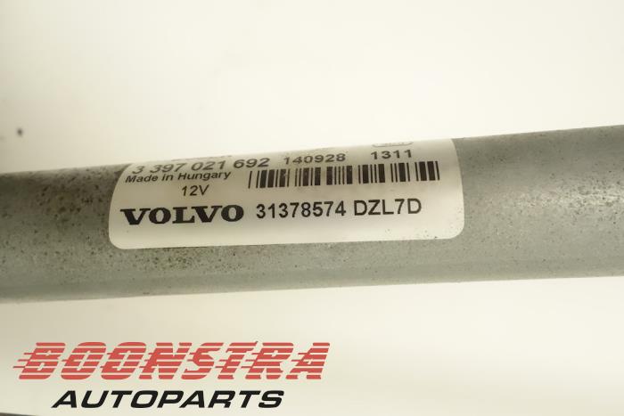 Wiper motor + mechanism from a Volvo V40 (MV) 2.0 D4 16V 2014