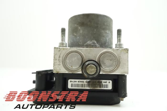Begagnade ABS-pump Peugeot 107 1.0 12V Pris € 24,95 Marginaltabell erbjuds av Boonstra Autoparts