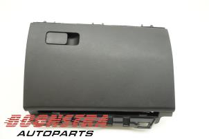 Used Glovebox Hyundai i30 (PDEB5/PDEBB/PDEBD/PDEBE) 1.0 T-GDI 12V Price € 29,95 Margin scheme offered by Boonstra Autoparts