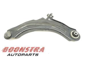 Used Front wishbone, right Renault Clio IV (5R) 0.9 Energy TCE 90 12V Price € 36,75 Margin scheme offered by Boonstra Autoparts