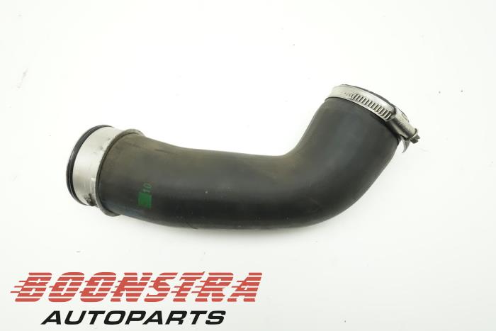 Usagé Tuyau intercooler Volkswagen Transporter T5 2.0 TDI DRF Prix € 30,19 Prix TTC proposé par Boonstra Autoparts