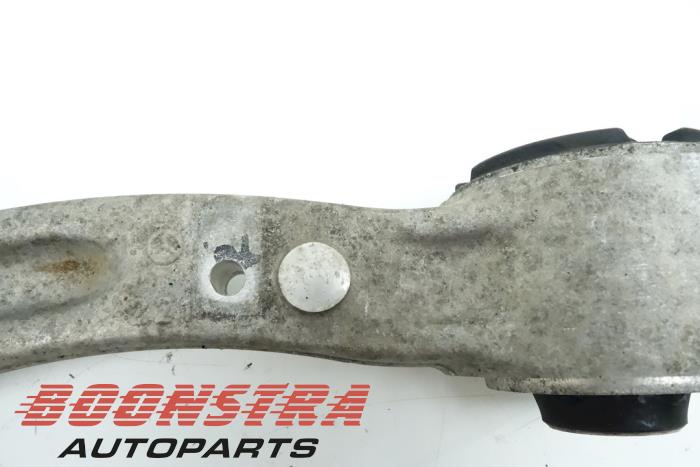 Front upper wishbone, right from a Mercedes-Benz S (W221) 3.5 S-350 24V 2007