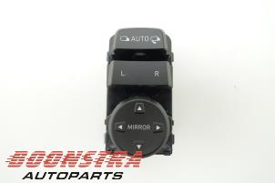 Used Mirror switch Hyundai i30 (PDEB5/PDEBB/PDEBD/PDEBE) 1.0 T-GDI 12V Price € 29,95 Margin scheme offered by Boonstra Autoparts