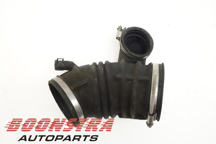 Begagnade Lufttratt Porsche 911 (996) 3.6 Carrera 4 24V Pris € 29,95 Marginaltabell erbjuds av Boonstra Autoparts