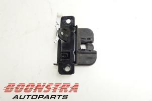 Used Tailgate lock mechanism Volkswagen Transporter T6 2.0 TDI 150 Price € 30,19 Inclusive VAT offered by Boonstra Autoparts