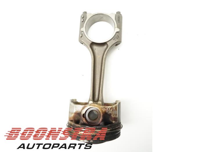 Usagé Piston Audi A4 Avant (B9) 2.0 TFSI 16V Prix € 89,25 Règlement à la marge proposé par Boonstra Autoparts