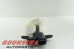 Used Boot lid lock mechanism Toyota Auris (E18) 1.8 16V Hybrid Price € 29,95 Margin scheme offered by Boonstra Autoparts