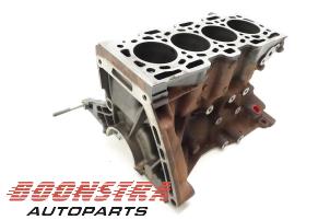 Used Engine crankcase Renault Clio IV (5R) 1.5 Energy dCi 90 FAP Price € 199,00 Margin scheme offered by Boonstra Autoparts