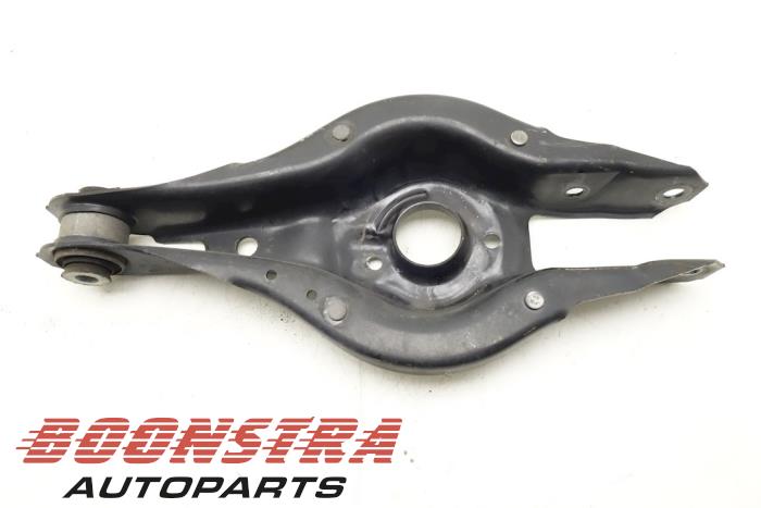 Rear upper wishbone, right from a BMW 1 serie (F20) 118d 2.0 16V 2015