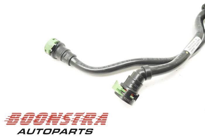 Fuel line from a BMW 3 serie Touring (F31) 320d 2.0 16V 2016
