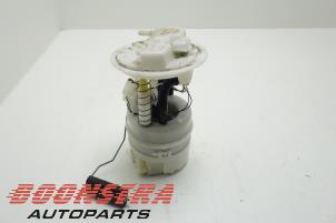 Used Electric fuel pump Renault Clio IV Estate/Grandtour (7R) 1.2 TCE 16V EDC Price € 44,25 Margin scheme offered by Boonstra Autoparts