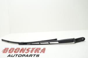 Used Front wiper arm Audi Q7 (4LB) 3.0 TDI V6 24V Clean Diesel Price € 24,95 Margin scheme offered by Boonstra Autoparts