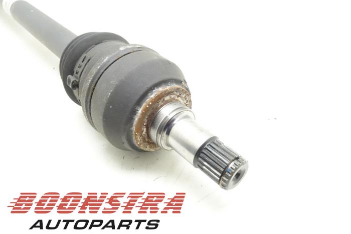 Drive shaft, rear right from a Volvo S80 (TR/TS) 2.4 D5 20V 2003