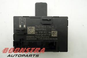 Used Central door locking module Seat Alhambra (7N) 2.0 TDI 16V Price € 29,95 Margin scheme offered by Boonstra Autoparts
