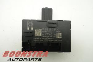 Used Central door locking module Seat Alhambra (7N) 2.0 TDI 16V Price € 29,95 Margin scheme offered by Boonstra Autoparts