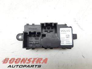 Usados Resistencia de calefactor Volvo V40 (MV) 2.0 D2 16V Precio € 24,95 Norma de margen ofrecido por Boonstra Autoparts