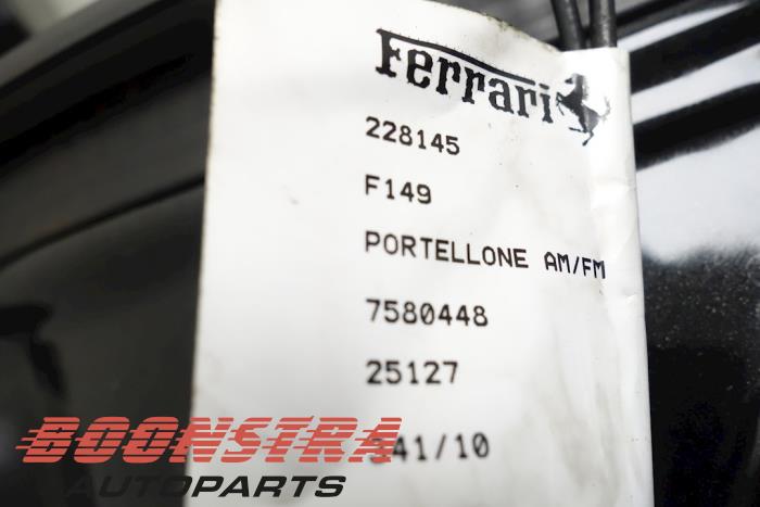 Cubierta de capota de un Ferrari California 4.3 V8 32V 2012