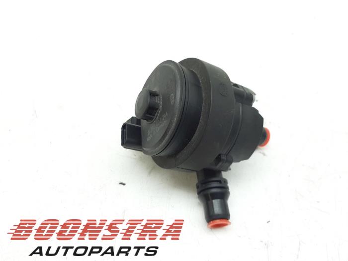 Additional water pump from a BMW 2 serie Active Tourer (F45) 225xe iPerformance 1.5 TwinPower Turbo 12V 2018