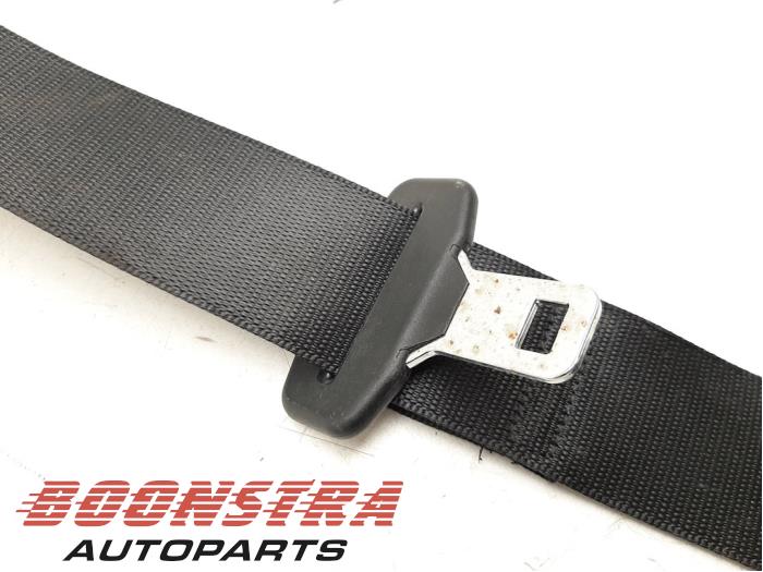 Rear seatbelt, left from a BMW 2 serie Active Tourer (F45) 225xe iPerformance 1.5 TwinPower Turbo 12V 2018
