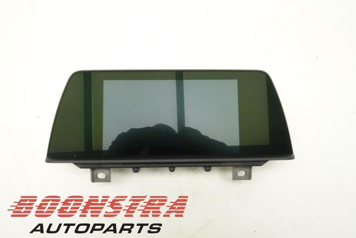 Navigation display from a BMW 1 serie (F20) 116i 1.5 12V 2019