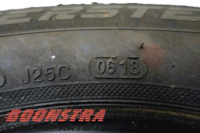 Neumático de un Mitsubishi Space Star (A0) 1.2 12V