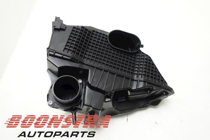 Begagnade Luftfilterhus Renault Captur I (2R) 0.9 Energy TCE 12V Pris € 24,95 Marginaltabell erbjuds av Boonstra Autoparts
