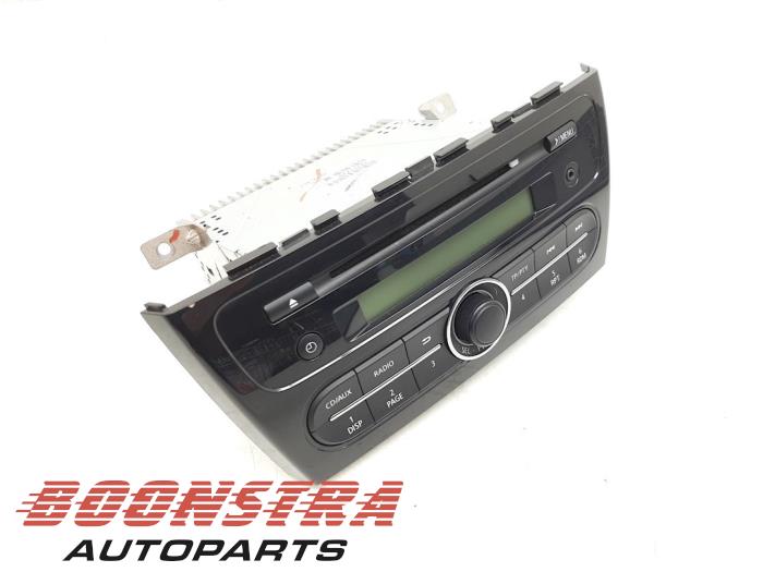 Używane Radio Mitsubishi Space Star (A0) 1.2 12V Cena € 199,00 Procedura marży oferowane przez Boonstra Autoparts