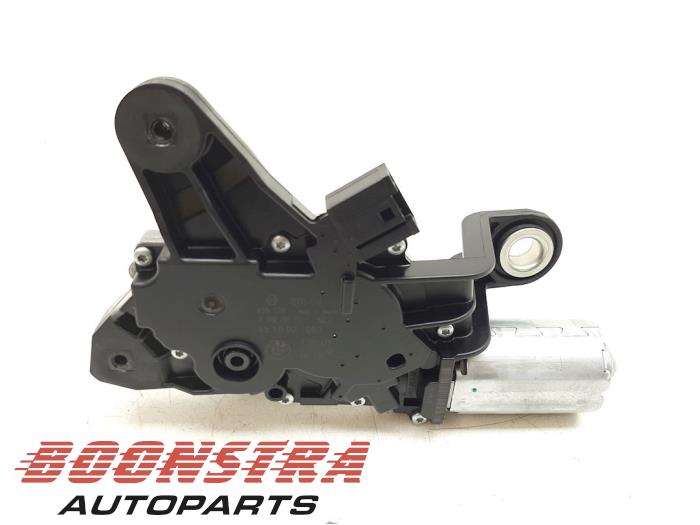 Rear wiper motor from a BMW 3 serie Touring (F31) 320d 2.0 16V EfficientDynamicsEdition 2015
