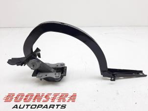 Used Boot lid hinge BMW 5 serie (G30) 520i 2.0 TwinPower Turbo 16V Price € 29,96 Margin scheme offered by Boonstra Autoparts