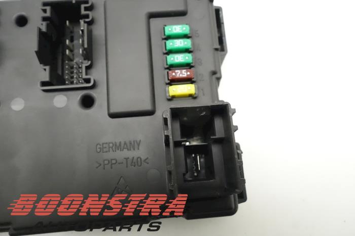 Parking brake module from a BMW 1 serie (F20) 116i 1.5 12V 2018