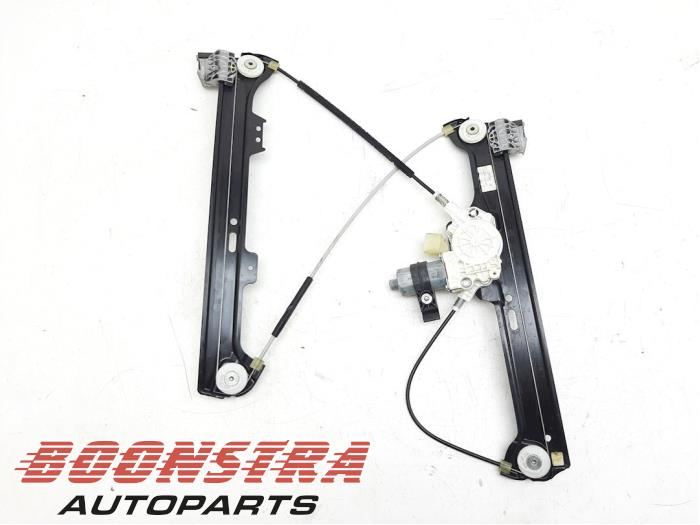 Window mechanism 4-door, front right from a BMW 5 serie (E60) 550i 32V 2009