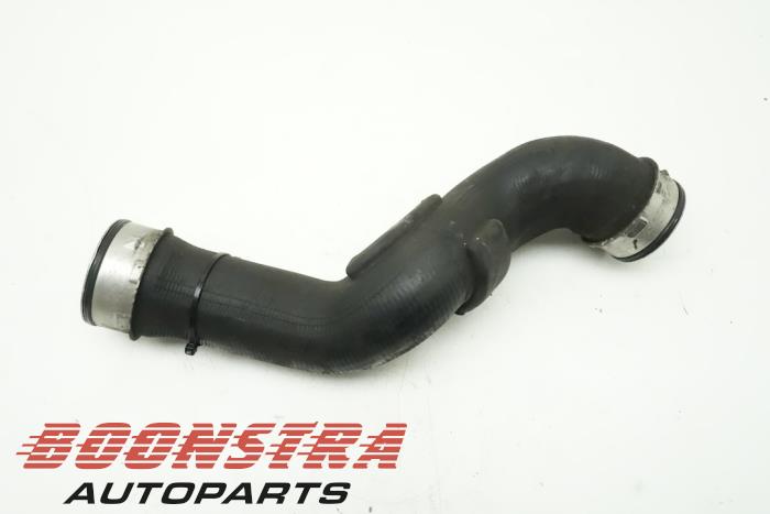 Gebrauchte Intercooler Schlauch Mercedes C (W203) 2.2 C-220 CDI 16V Preis € 24,95 Margenregelung angeboten von Boonstra Autoparts